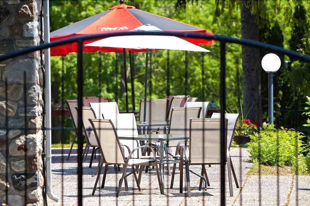 Hotel Ramada By Wyndham Ottawa On The Rideau