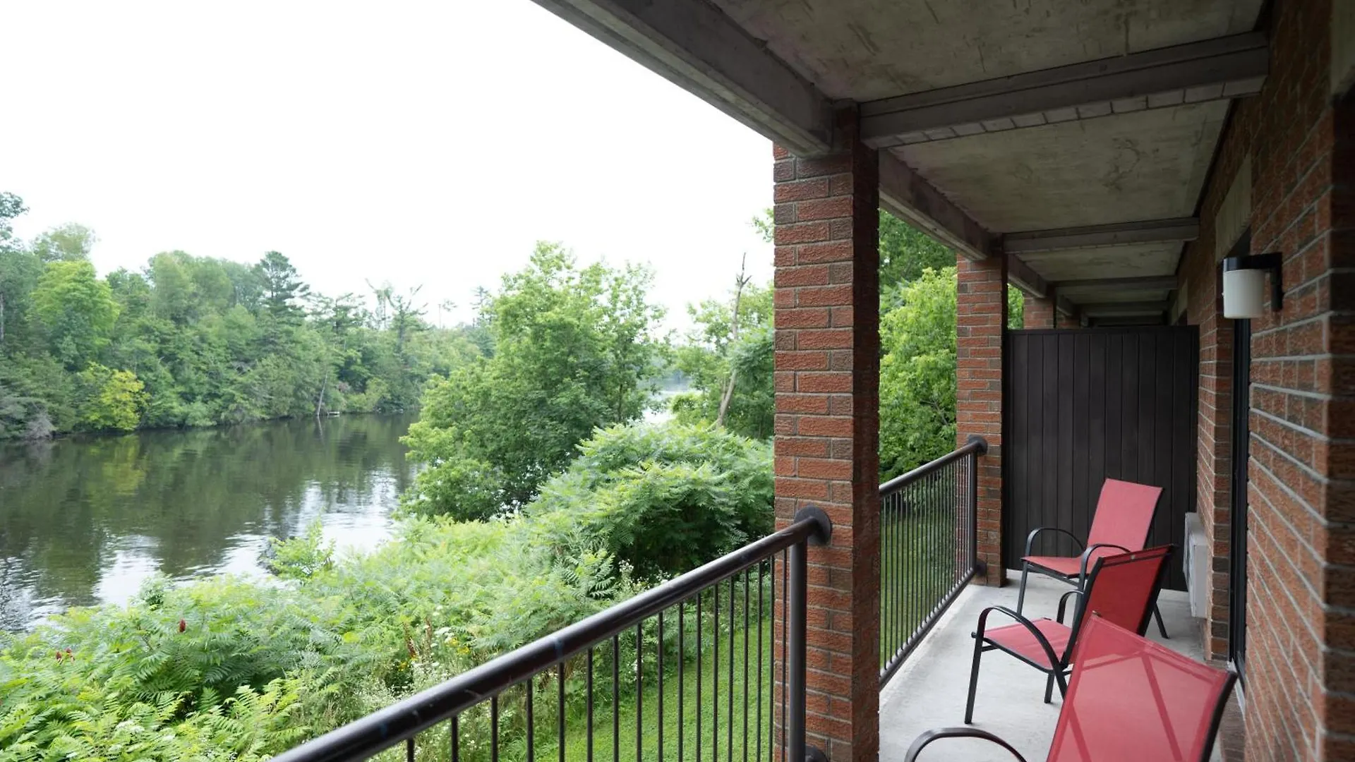 Hotel Ramada By Wyndham Ottawa On The Rideau