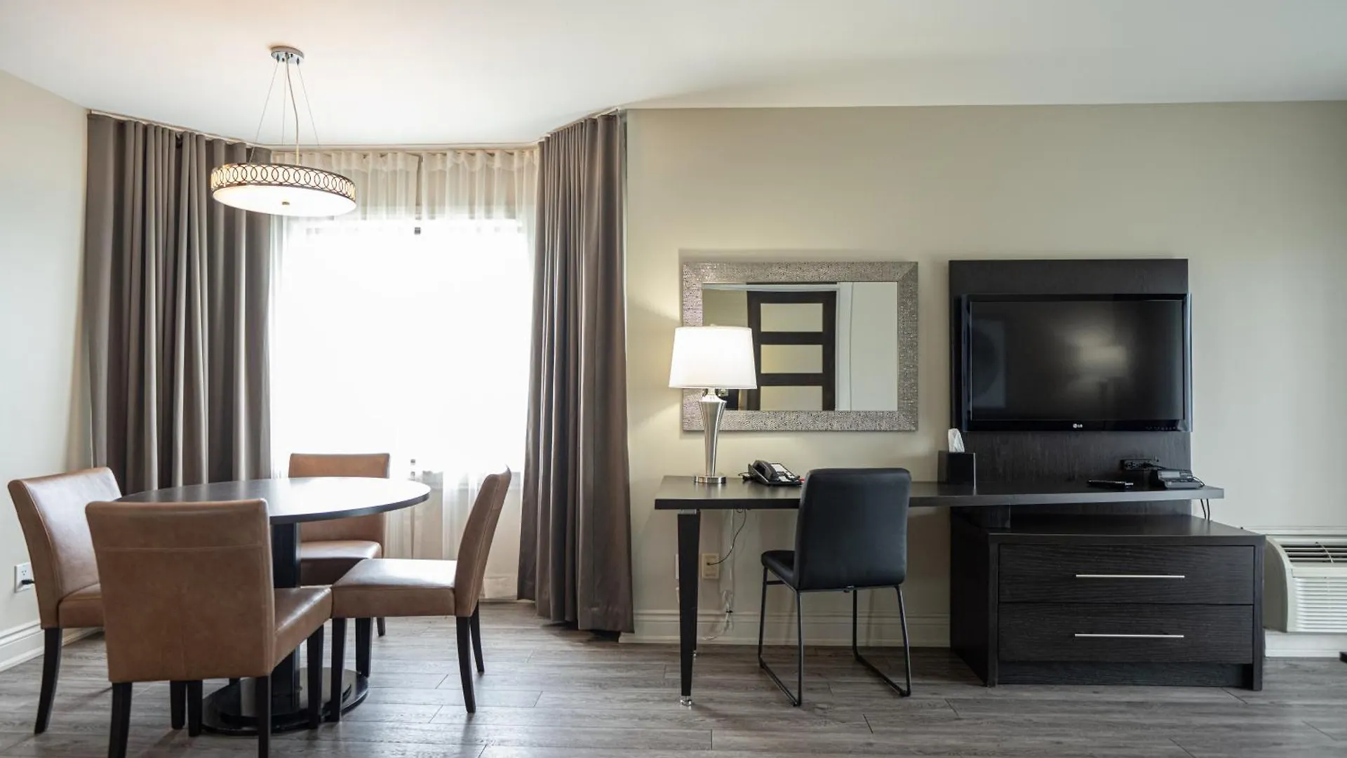 Hotel Ramada By Wyndham Ottawa On The Rideau