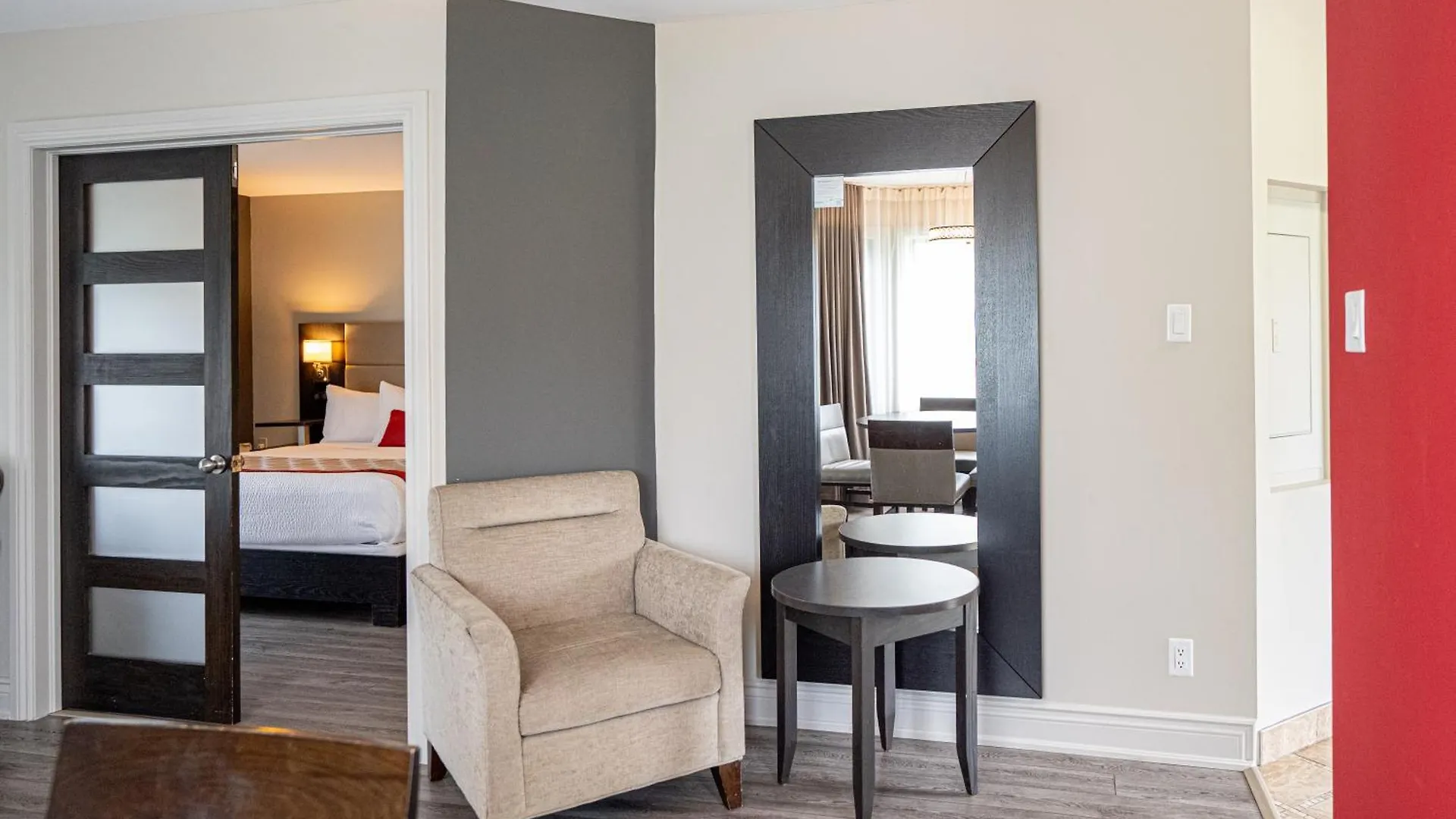 Hotel Ramada By Wyndham Ottawa On The Rideau