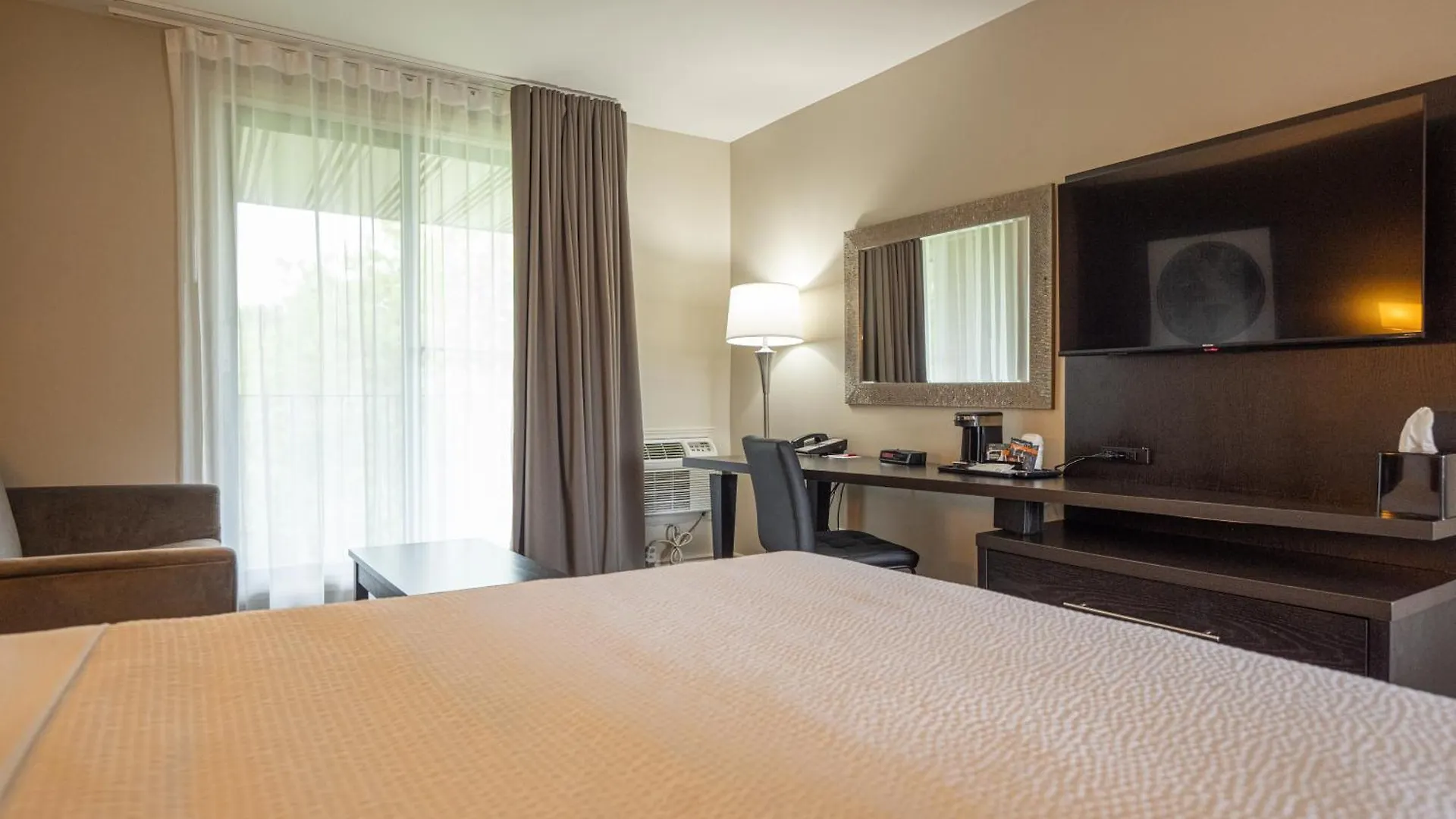 Hotel Ramada By Wyndham Ottawa On The Rideau 3*,  Canada