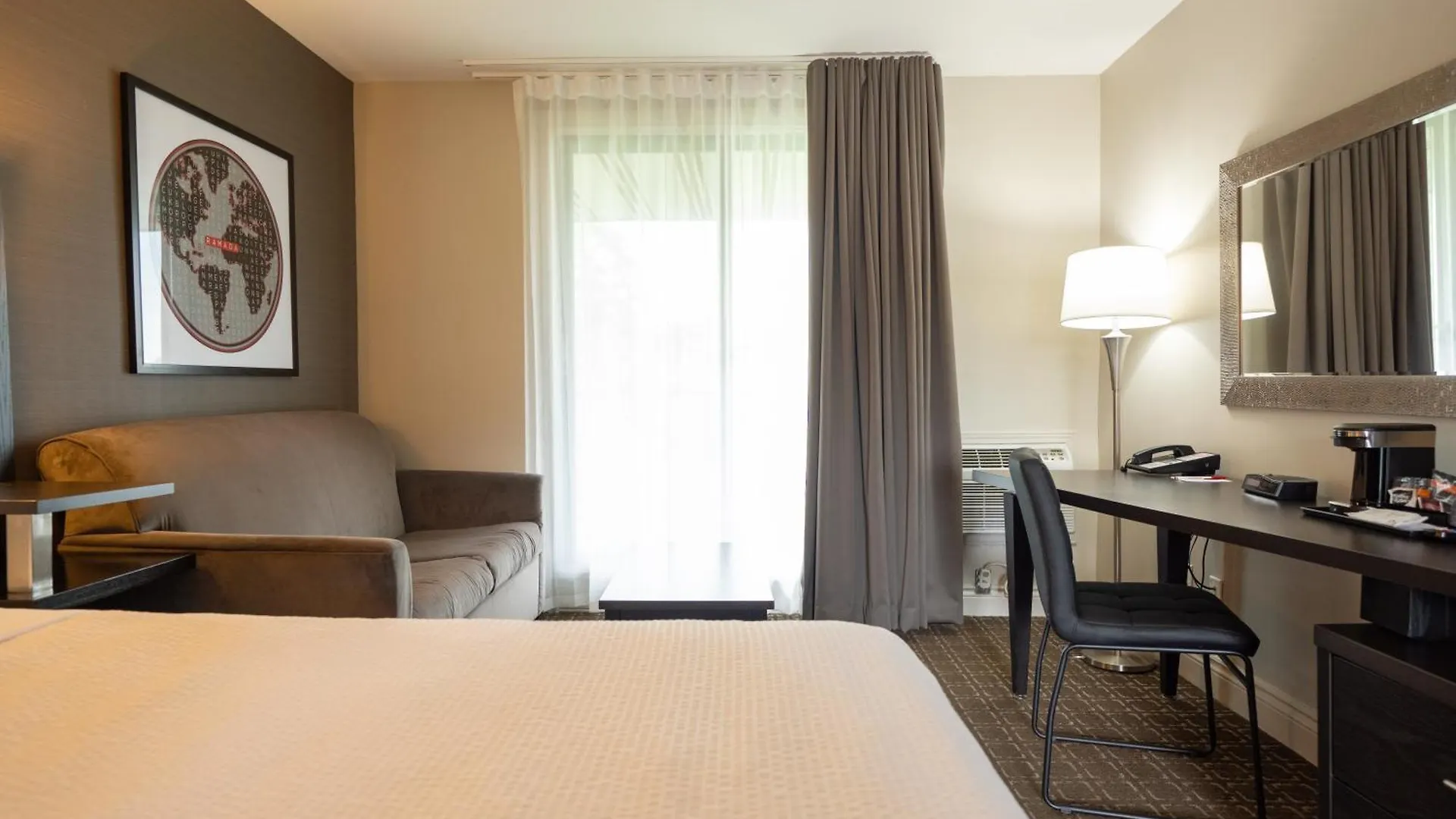 Hotel Ramada By Wyndham Ottawa On The Rideau