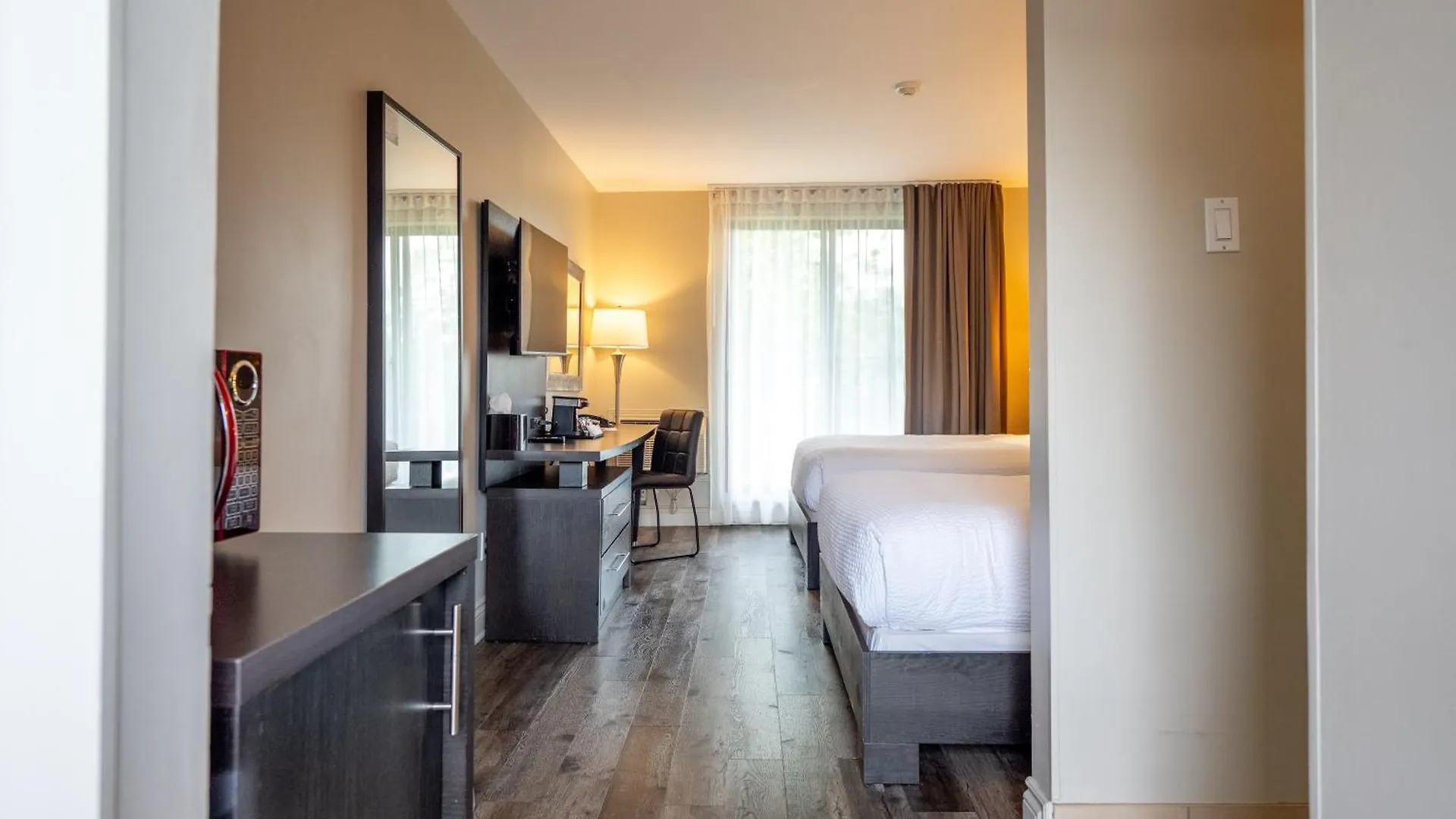Hotel Ramada By Wyndham Ottawa On The Rideau