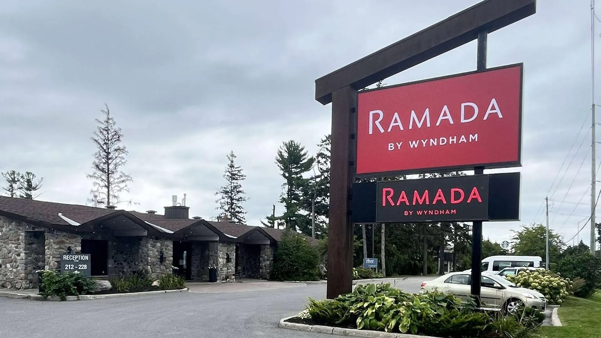 Hotel Ramada By Wyndham Ottawa On The Rideau