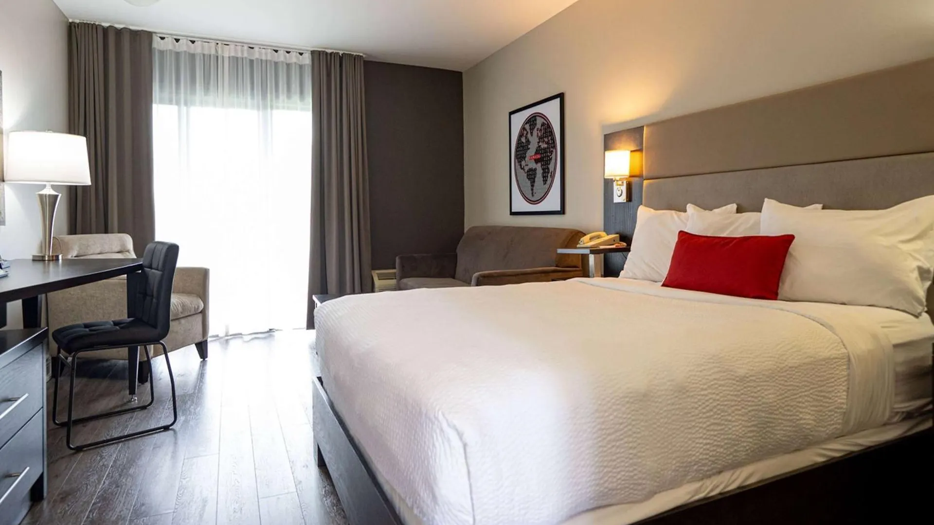 Hotel Ramada By Wyndham Ottawa On The Rideau 3*,
