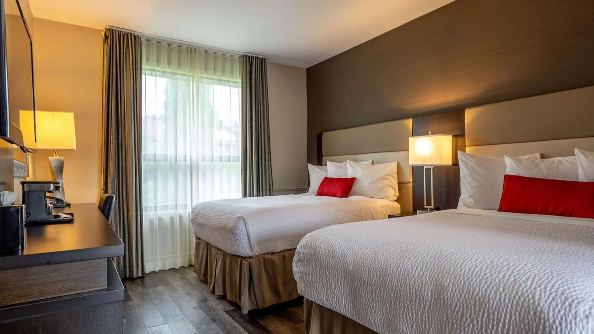 Hotel Ramada By Wyndham Ottawa On The Rideau